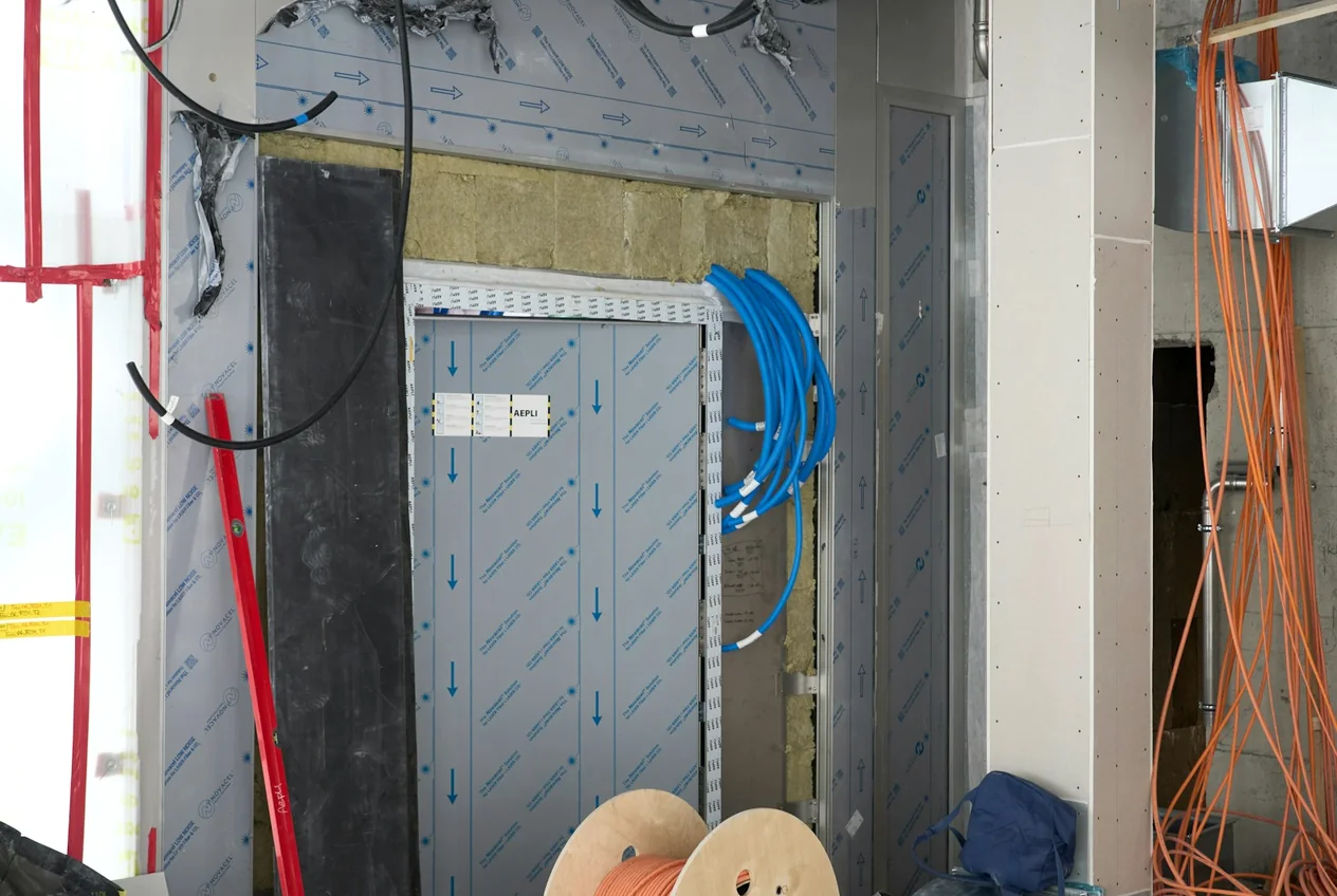 Organized wiring at a construction site