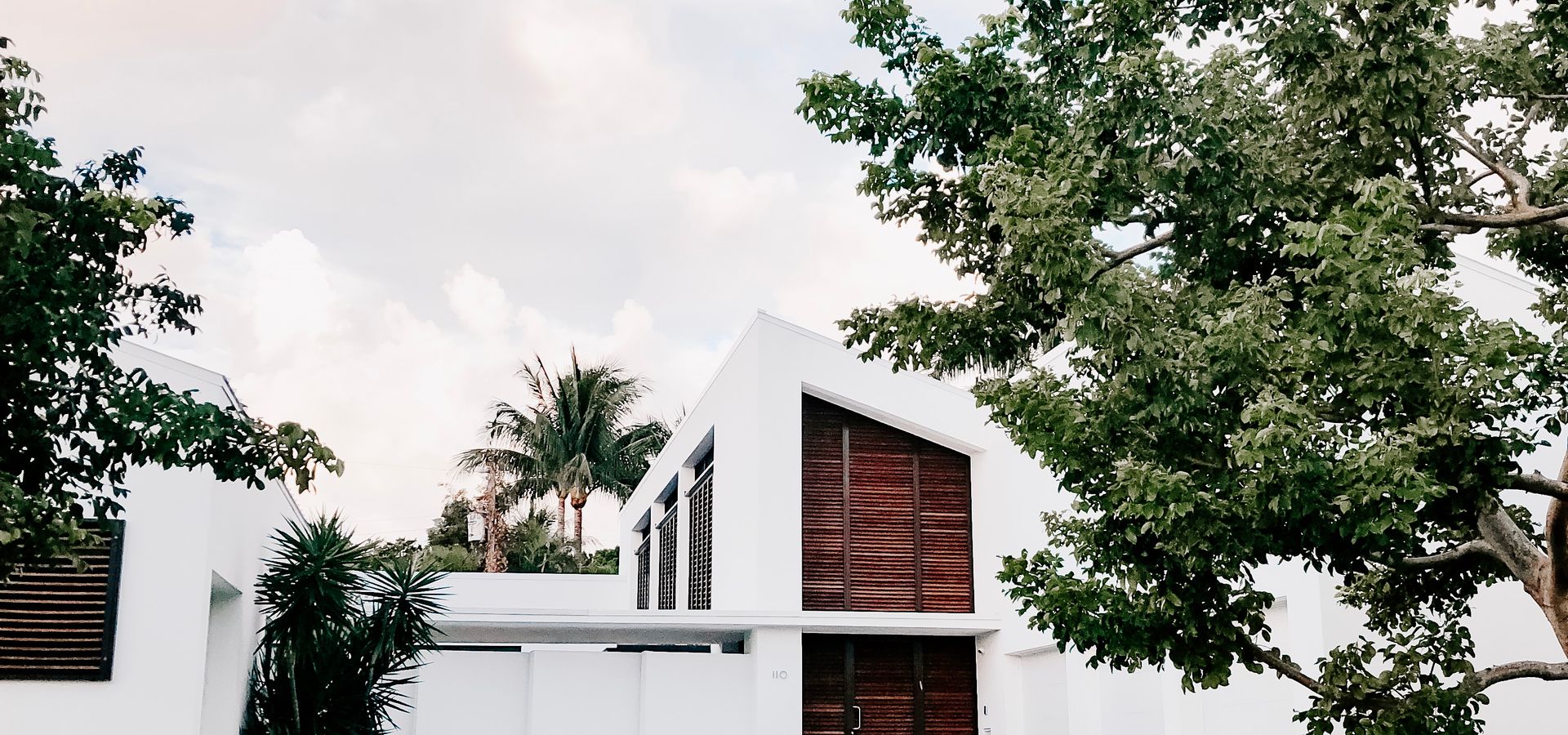 Contemporary minimalist home exterior